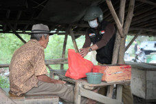 Blusukan ke Bekasi,...