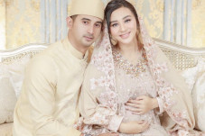 Sang Istri Hamil 5 Bulan,...