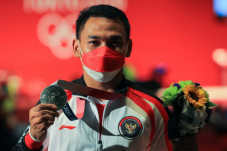 Bonus Rp2,25 Miliar...