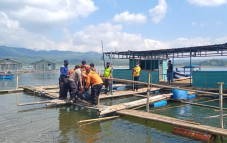 Melamun di Tepi Waduk...