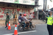 Hari Pertama PPKM Level...