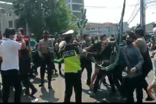 Polisi Tangkap Mahasiswa...