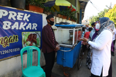 Berikan Bantuan kepada...