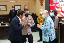Mengenal Akidi Tio,...