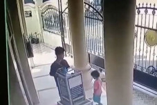 Curi Kotak Amal Masjid...