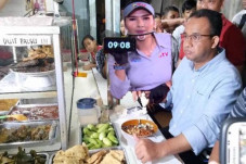 Waktu Makan Bapak Sisa...