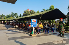 Ribuan Warga Antusias...