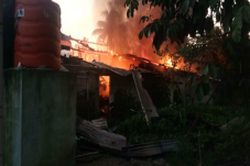 Jelang Magrib Rumah...