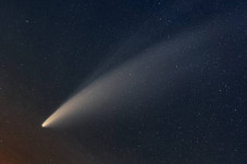 Astronom Temukan Komet...