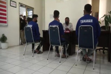 Digerebek Berbuat Mesum...