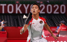 Ditekuk Shi Yu Qi, Jonatan...