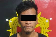 Perkosa Gadis 15 Tahun,...