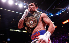Kalahkan Errol Spence...