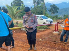 Warga Pertanyakan Aktivitas...