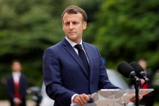 Ironi Macron: Bela Kartun...