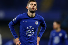 Trio London Gelar The...