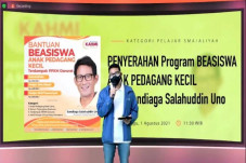 Dapat Beasiswa dari...