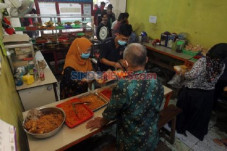 Mengapa Makan Bersama...