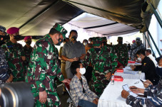 TNI AL Gelar Vaksinasi...