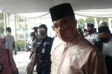 Gubernur Soerjadi Soedirdja...