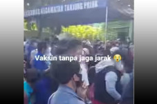 Viral, Antrean Vaksin...