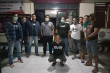 Menculik dan Mengeroyok,...