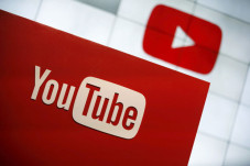 YouTube Sanksi Sky News...