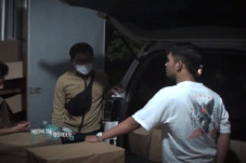 Bea Cukai Gerebek Gudang...