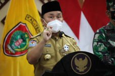 Berlakukan PPKM Level...