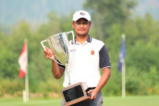Juarai Turnamen Golf...