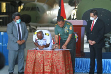 Panglima TNI Bantu Perbaikan...