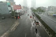 Diguyur Hujan Deras,...