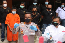 Bekap dan Tusuk PSK...