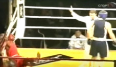 Deontay Wilder Dipukul...