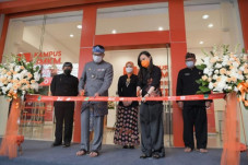 Resmikan Kampus UMKM...