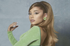 Ariana Grande Gelar...