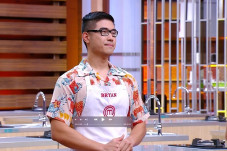 Perebutan Apron Putih...