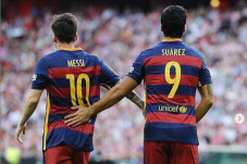 Lionel Messi Tinggalkan...
