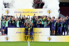 Lumat Ajax, PSV Eindhoven...