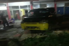 Jalan Mundur, Mobil...