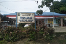 17 Tenaga Kesehatan...