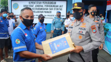 Kapolda Sulut Bagi-bagi...
