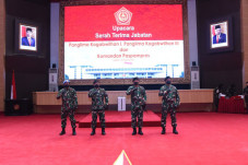 Panglima TNI Pimpin...