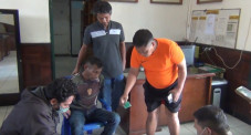 Tak Diberi Kamar Nginap,...