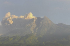 Tepat 1 Suro, Merapi...