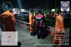 Tercebur Sungai saat...