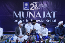 Gelar Doa Bersama untuk...