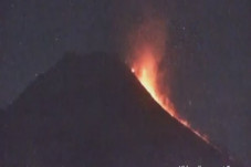 Merapi Erupsi, Muntahkan...