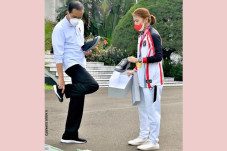 Cerita Jokowi Beli Sepatu...