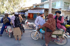 Anggota Taliban Datangi...